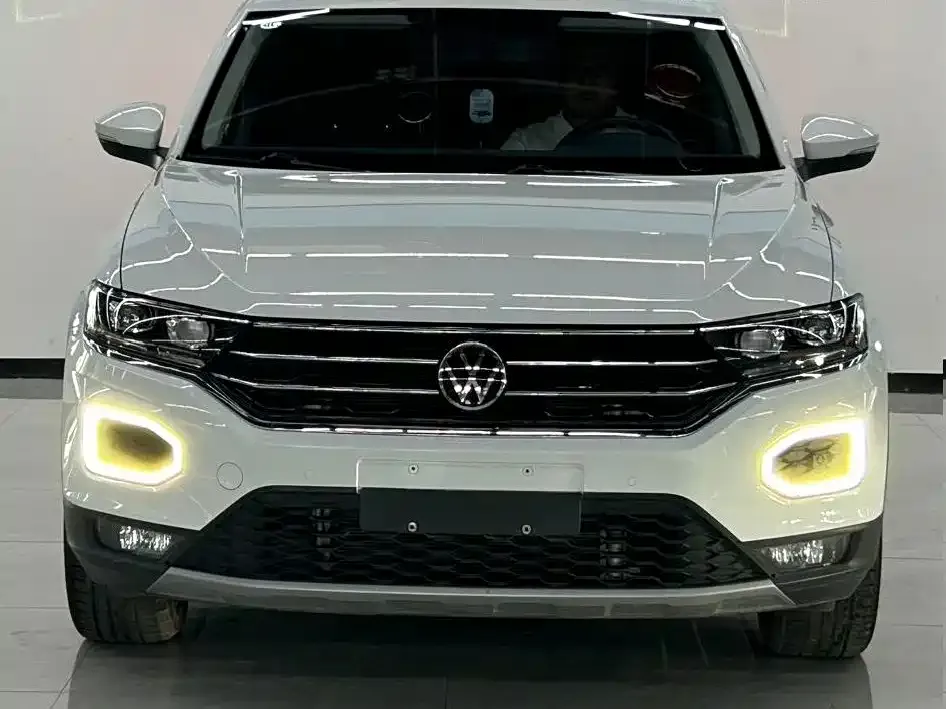 Volkswagen T-Roc — фото 1