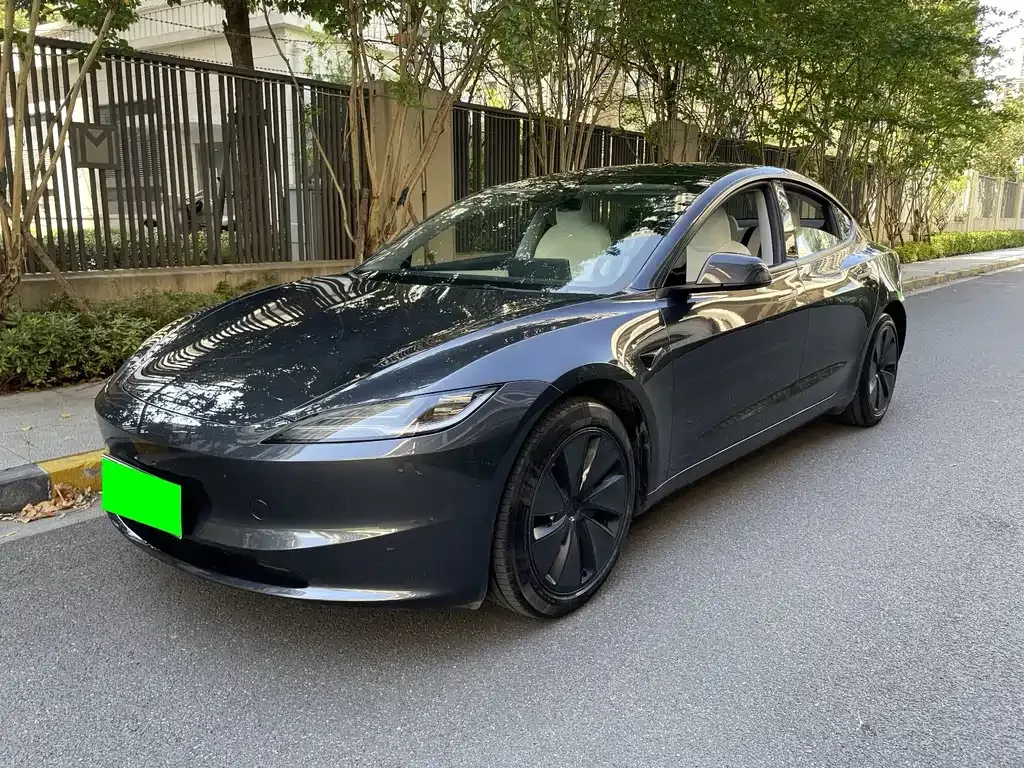 Tesla Model 3 — фото 1