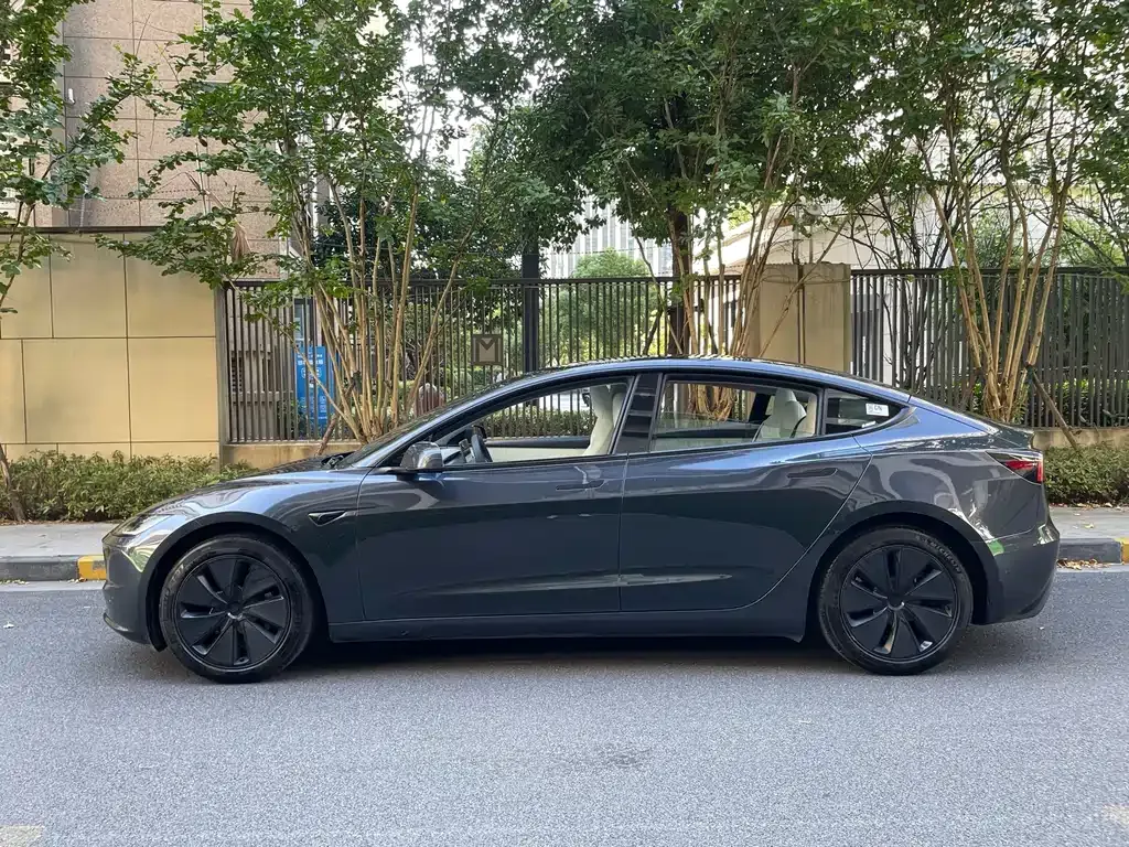 Tesla Model 3 — фото 4