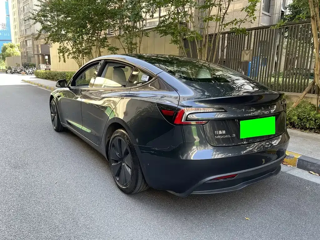 Tesla Model 3 — фото 3