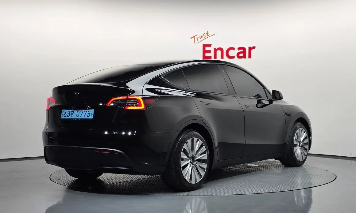 Tesla Model Y — фото 9