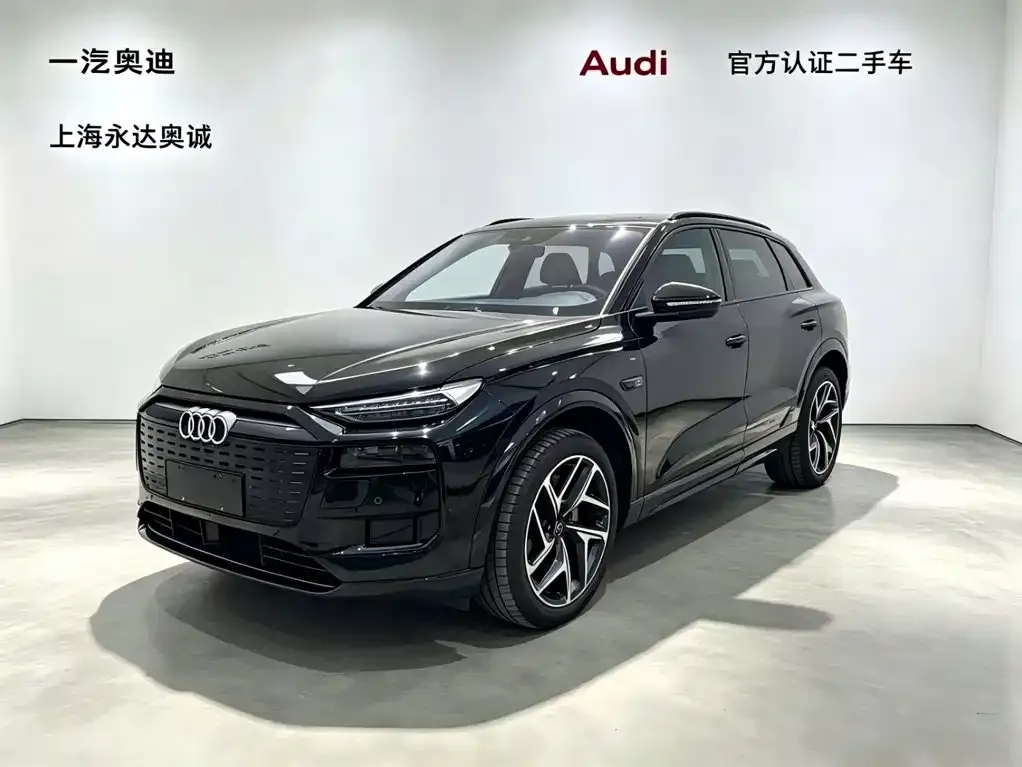 Audi Q6L e-tron — фото 1