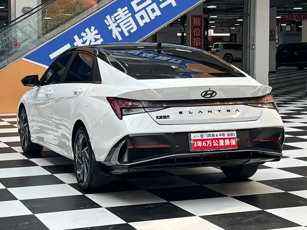 Hyundai Elantra — фото 4