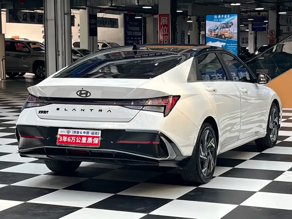 Hyundai Elantra — фото 6