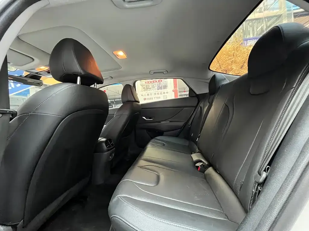 Hyundai Elantra — фото 10
