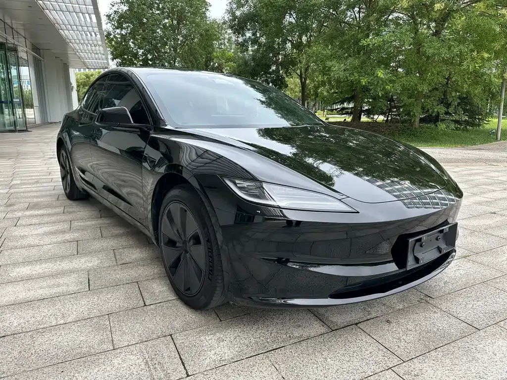 Tesla Model 3 — фото 9