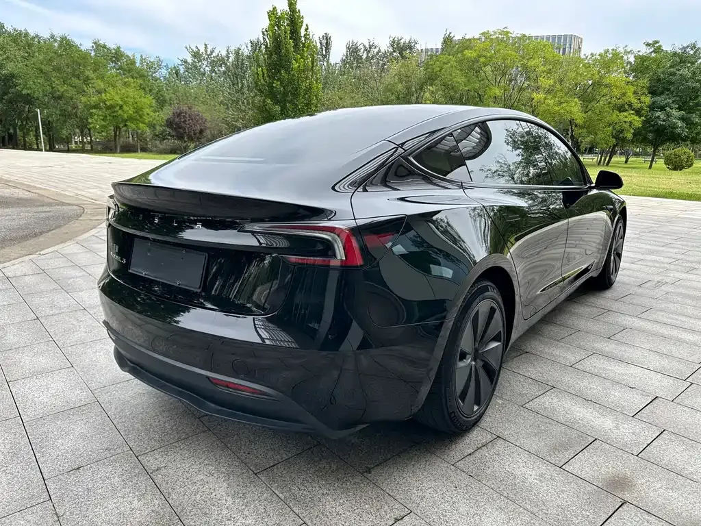 Tesla Model 3 — фото 8
