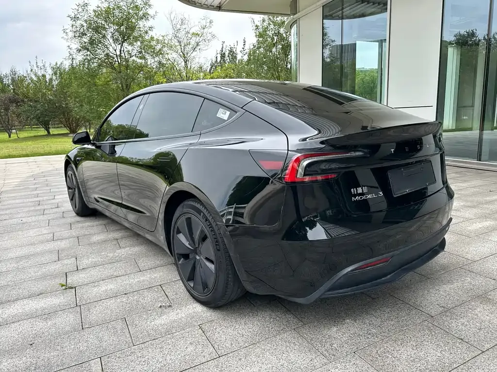 Tesla Model 3 — фото 6