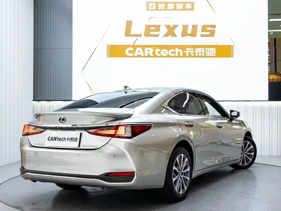 Lexus ES — фото 8