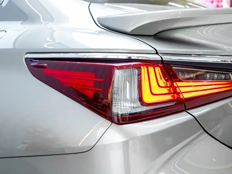 Lexus ES — фото 10