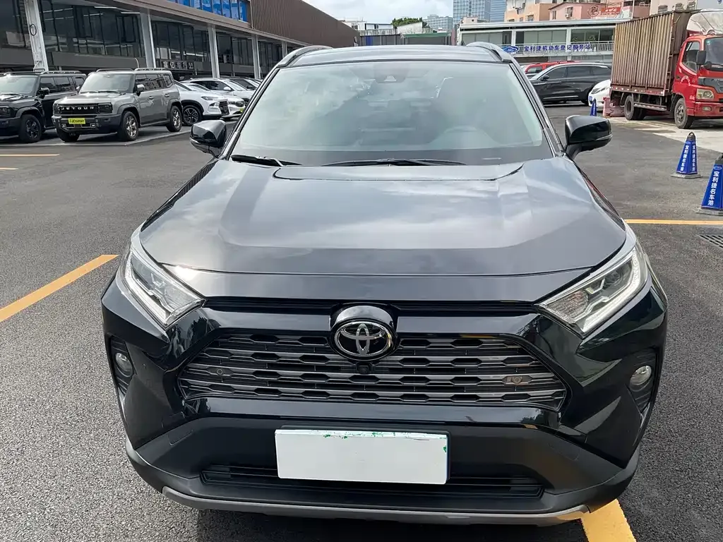 Toyota RAV4 — фото 8