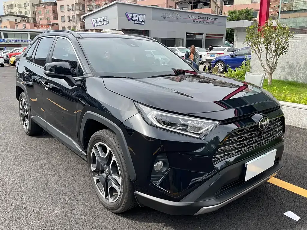 Toyota RAV4 — фото 10
