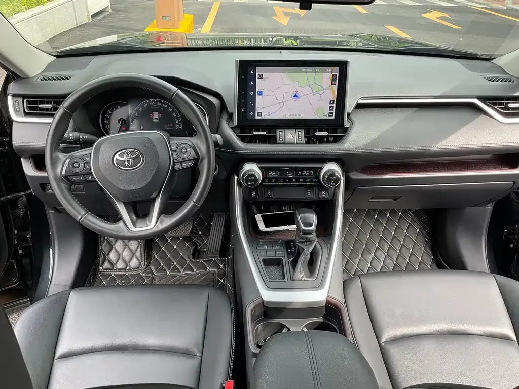 Toyota RAV4 — фото 3