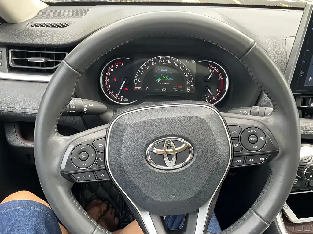 Toyota RAV4 — фото 6