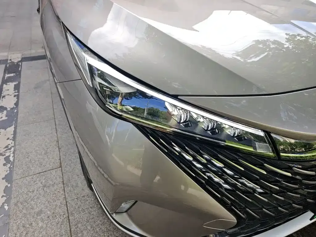 Roewe RX5 New Energy — фото 8