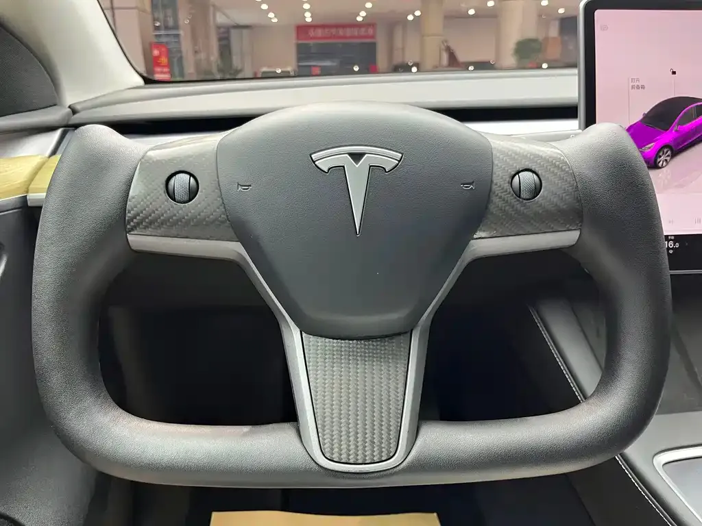Tesla Model Y — фото 5