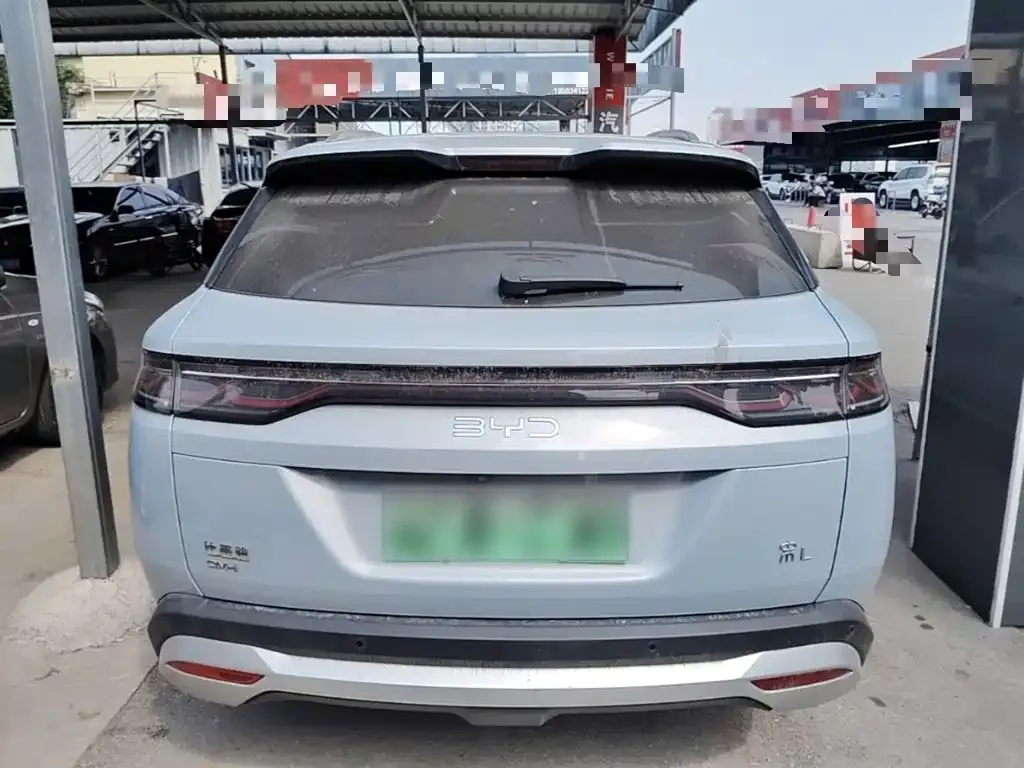 BYD L DM-i — фото 10