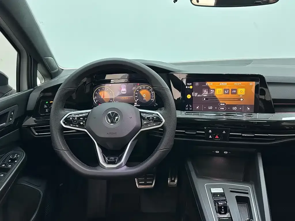 Volkswagen Golf — фото 10