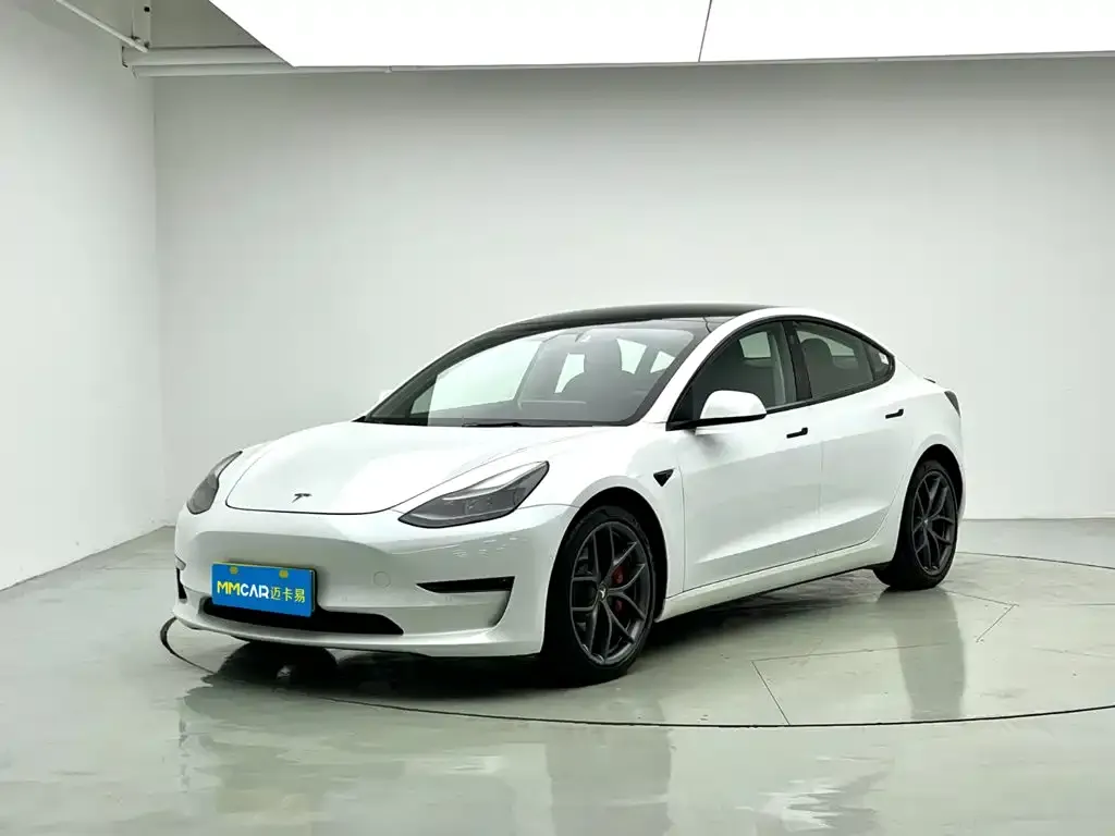 Tesla Model 3 — фото 1