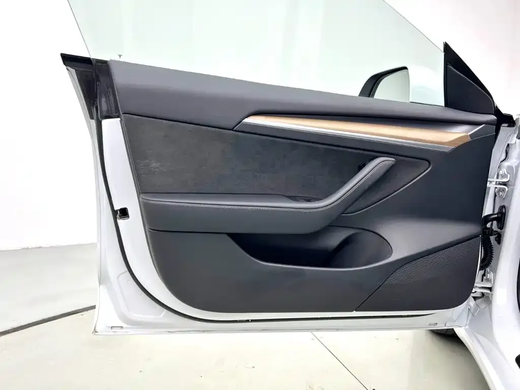 Tesla Model 3 — фото 2