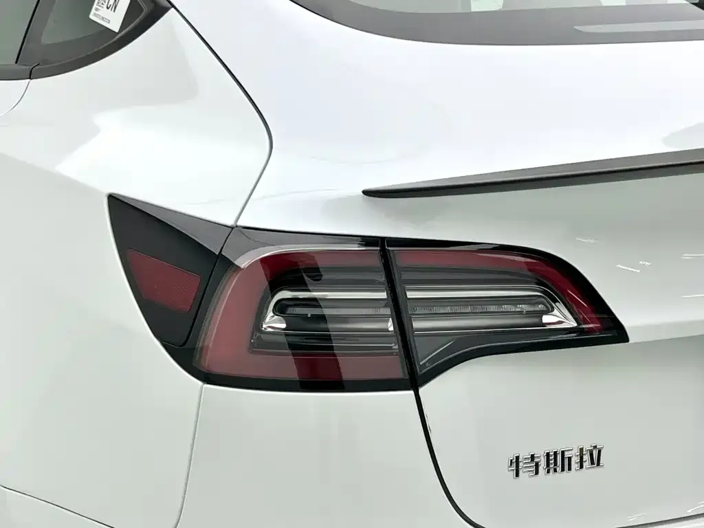Tesla Model 3 — фото 3