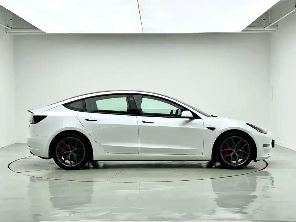 Tesla Model 3 — фото 5