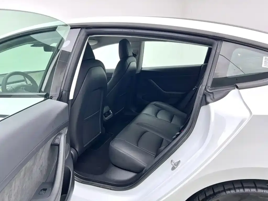 Tesla Model 3 — фото 10