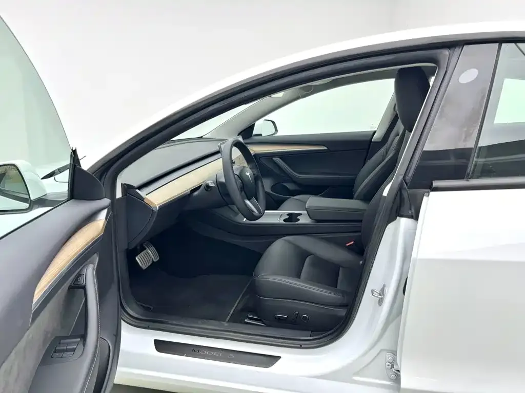 Tesla Model 3 — фото 8
