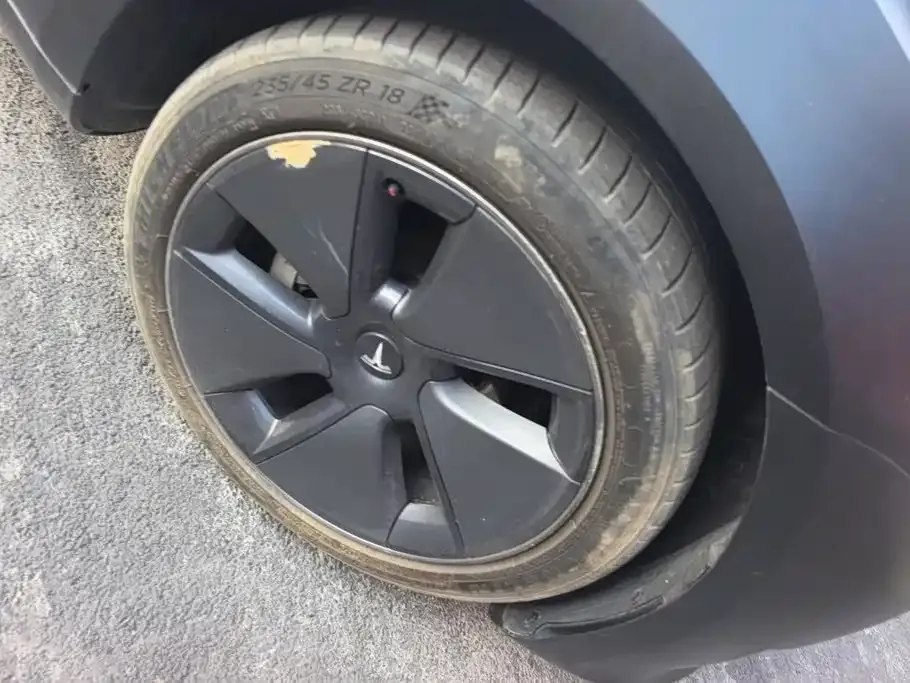 Tesla Model 3 — фото 4