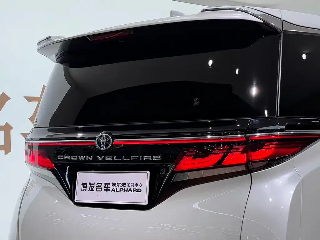 Toyota Vellfire — фото 6