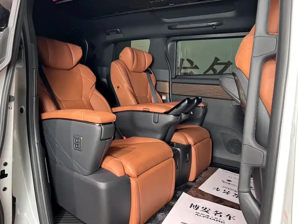 Toyota Vellfire — фото 5