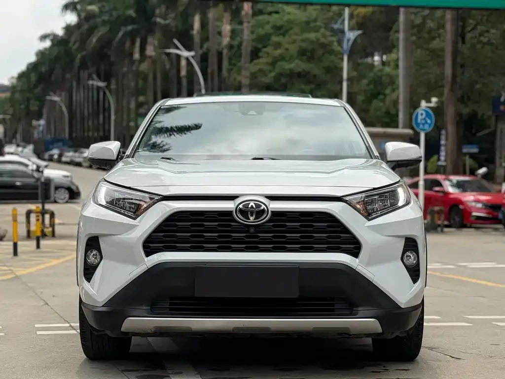 Toyota RAV4 — фото 3