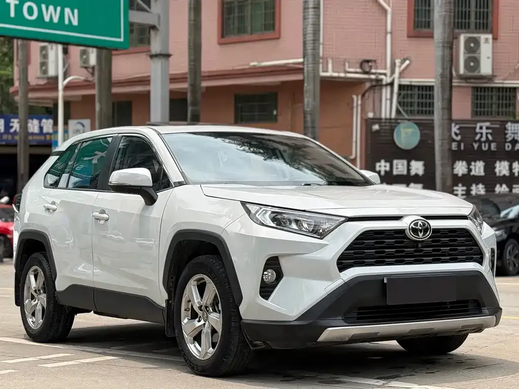Toyota RAV4 — фото 4