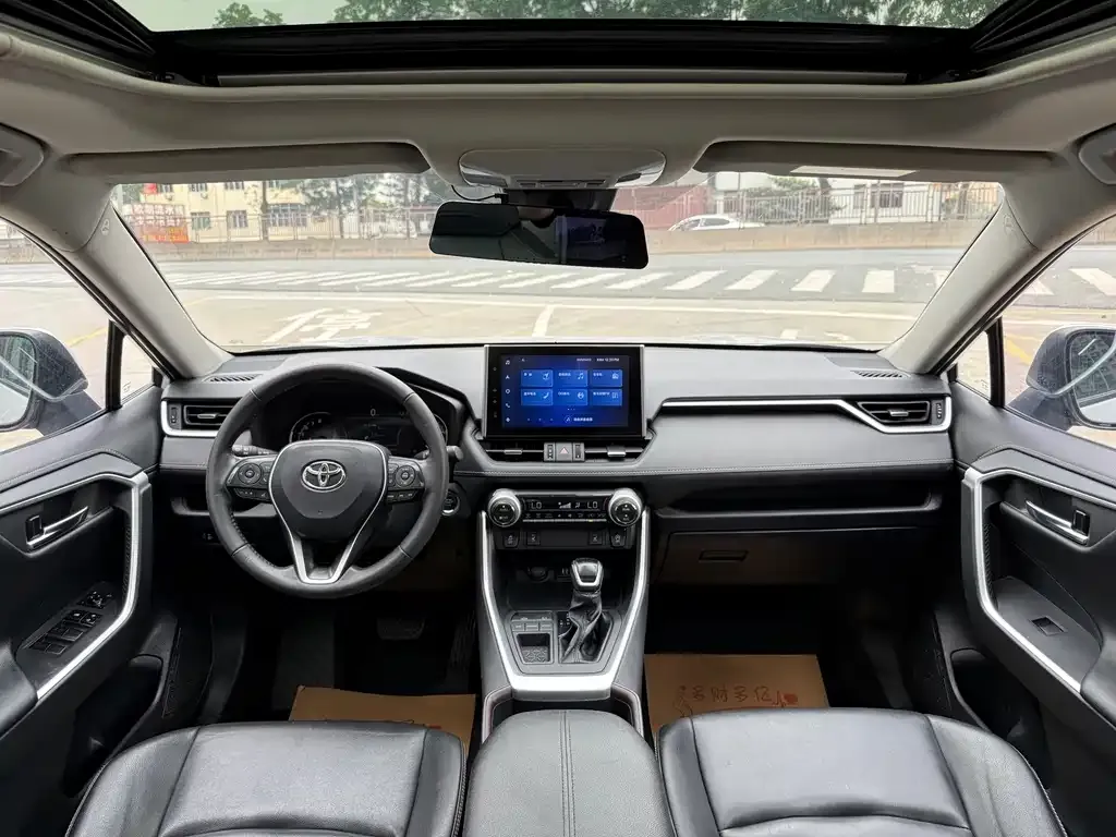 Toyota RAV4 — фото 9