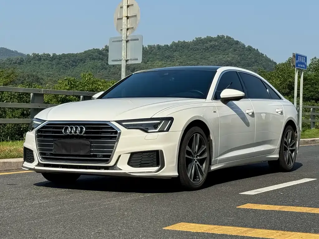 Audi A6L — фото 1