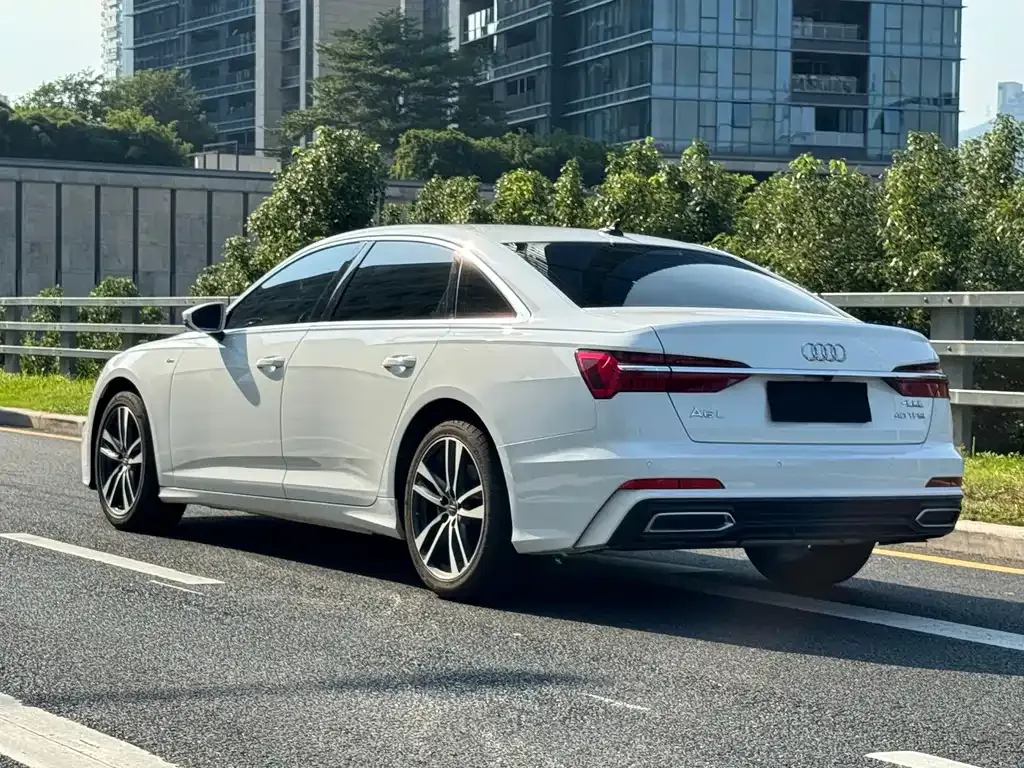 Audi A6L — фото 9