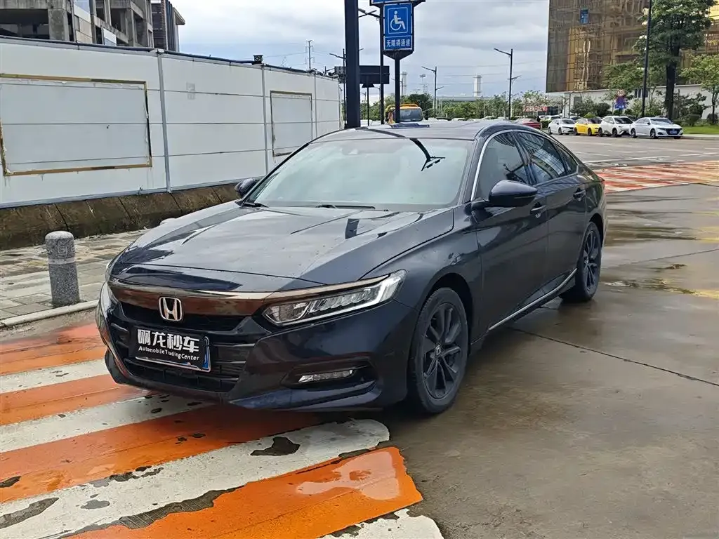 Honda Accord — фото 1