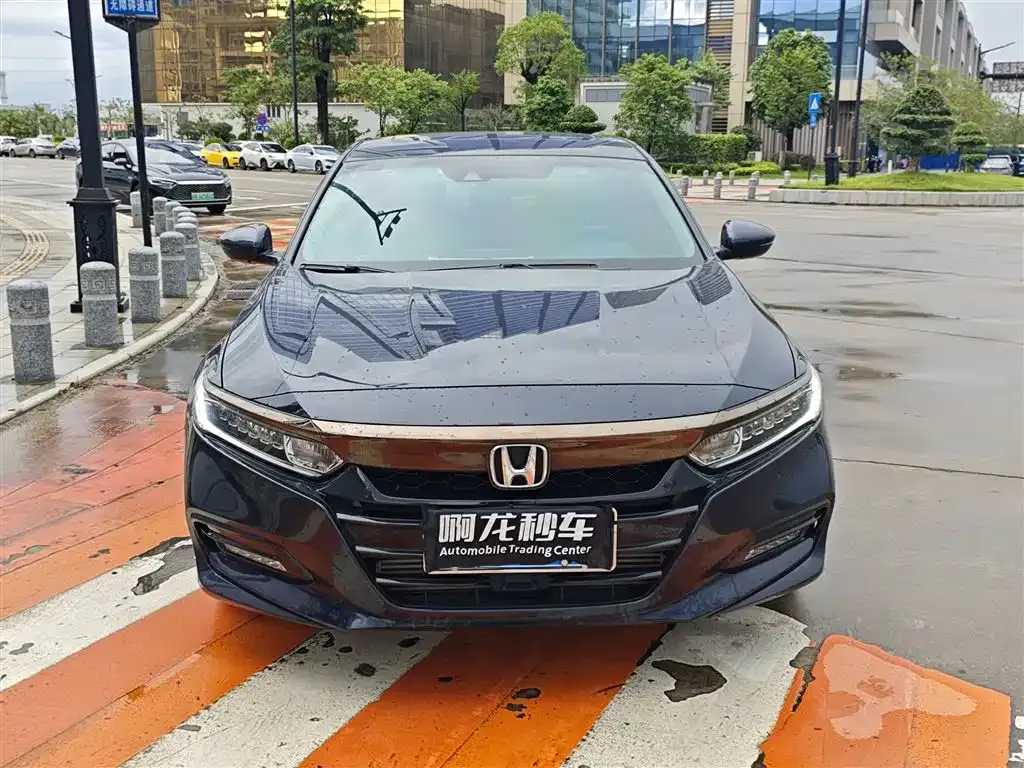 Honda Accord — фото 9