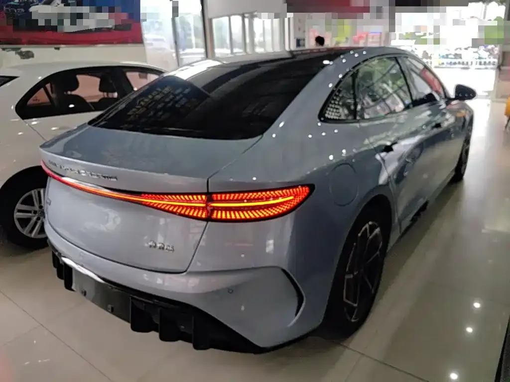 BYD Seal — фото 9