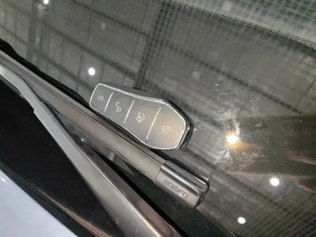 BYD Seal — фото 10