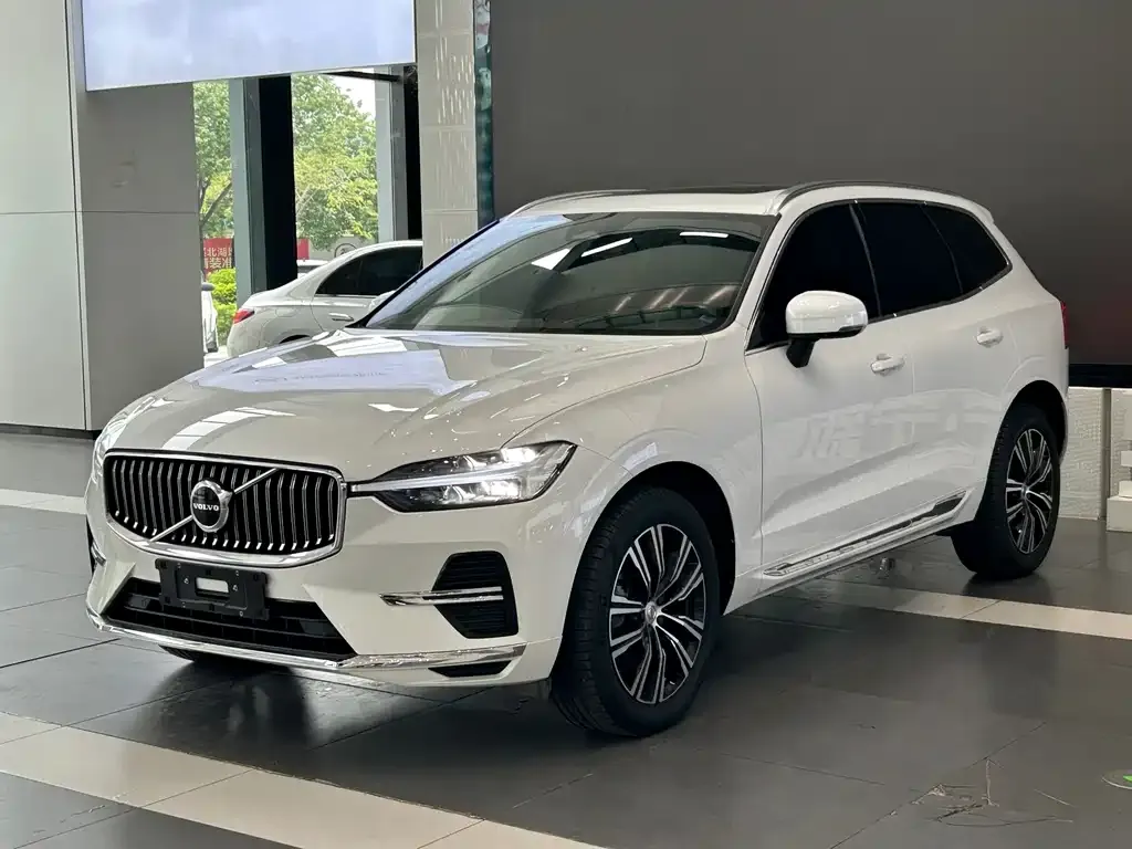 Volvo XC60 — фото 1