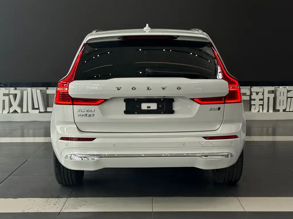 Volvo XC60 — фото 2