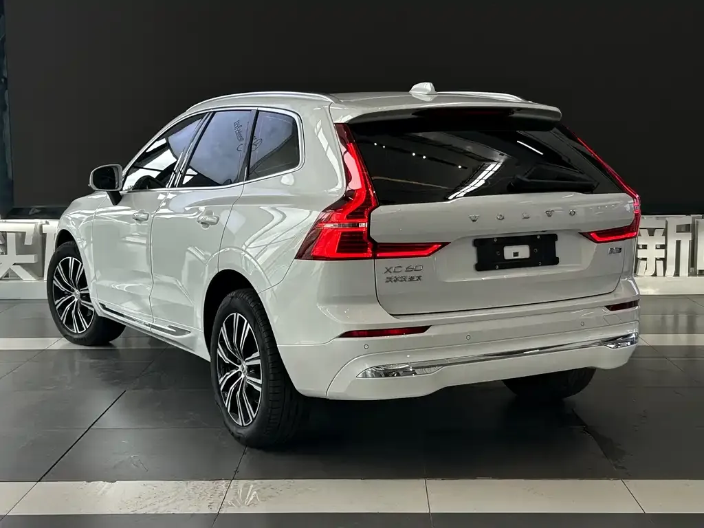 Volvo XC60 — фото 9