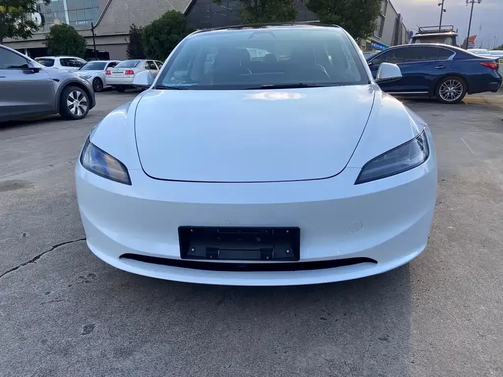 Tesla Model 3 — фото 4