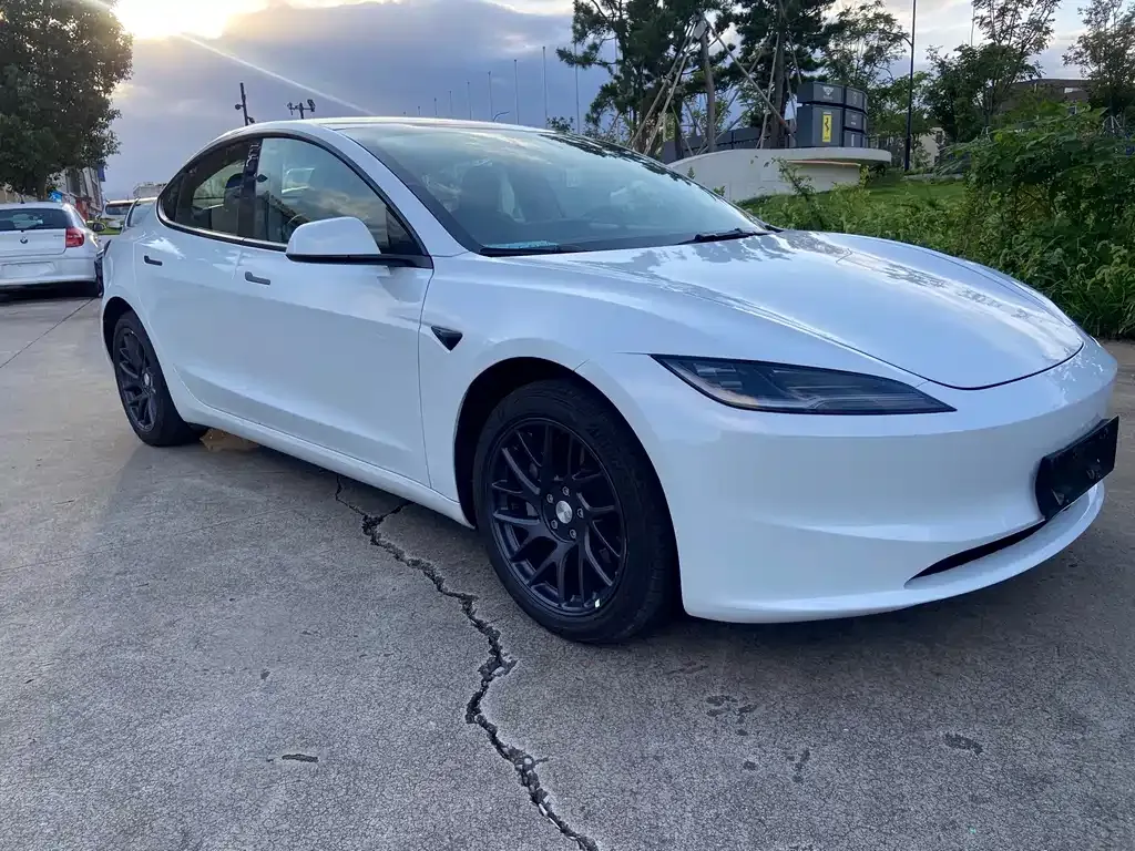Tesla Model 3 — фото 10