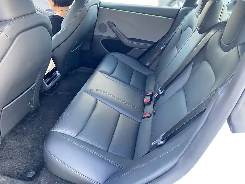 Tesla Model 3 — фото 7