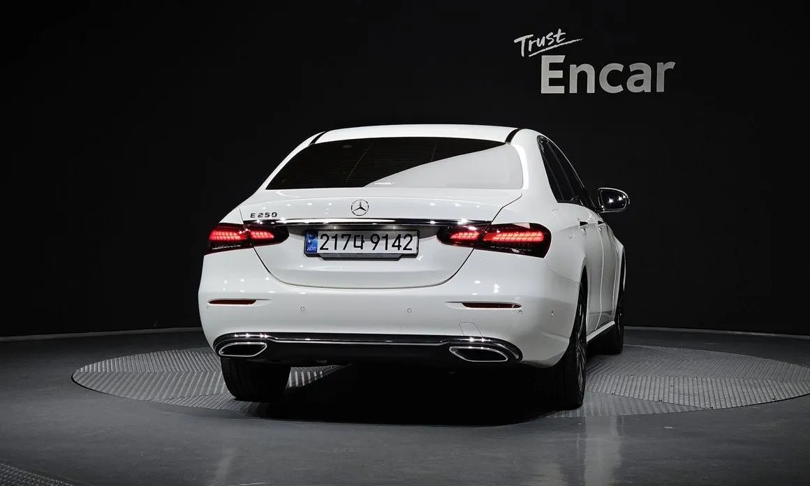 Mercedes-Benz E-Class — фото 3