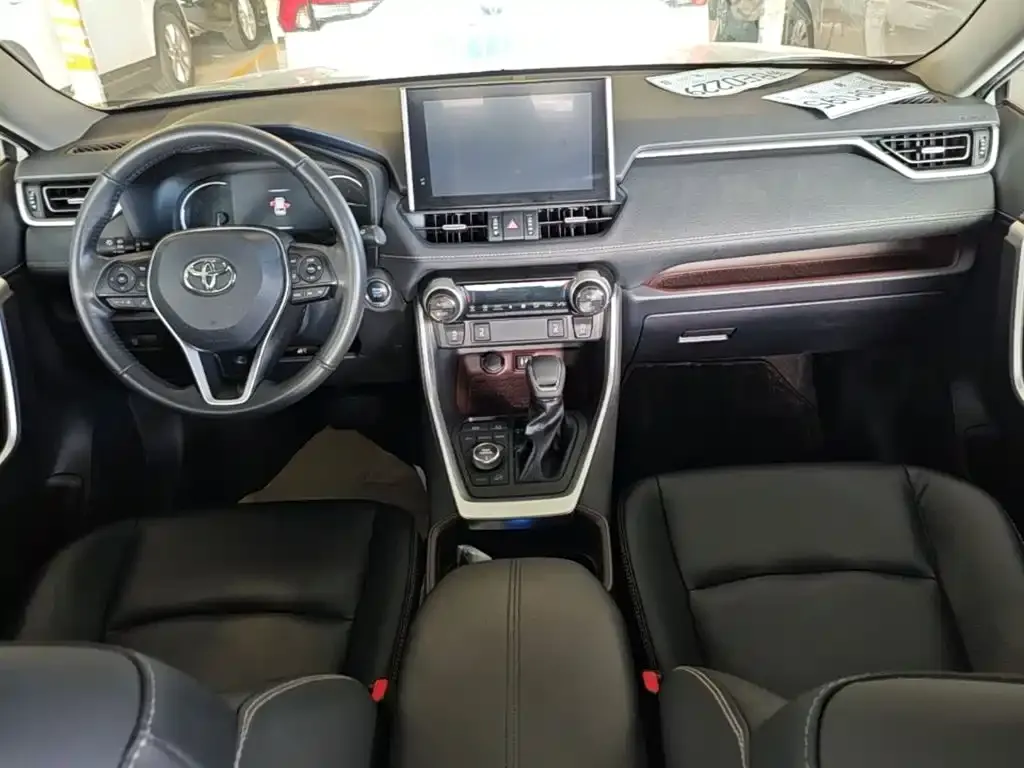 Toyota RAV4 — фото 3