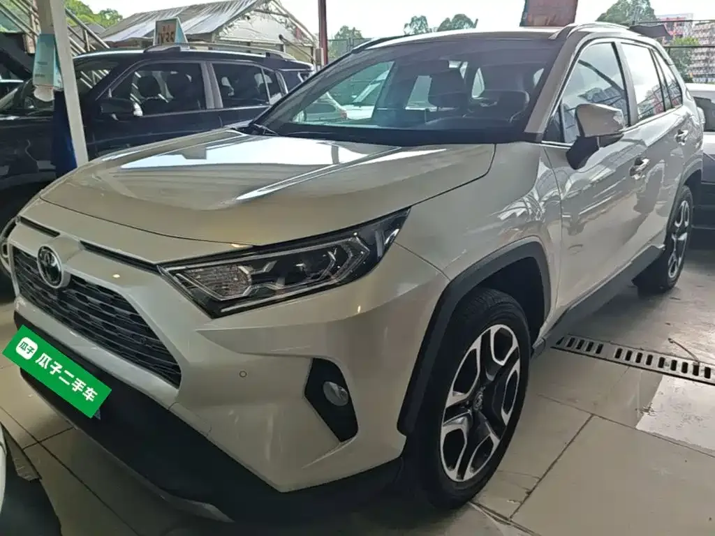Toyota RAV4 — фото 9