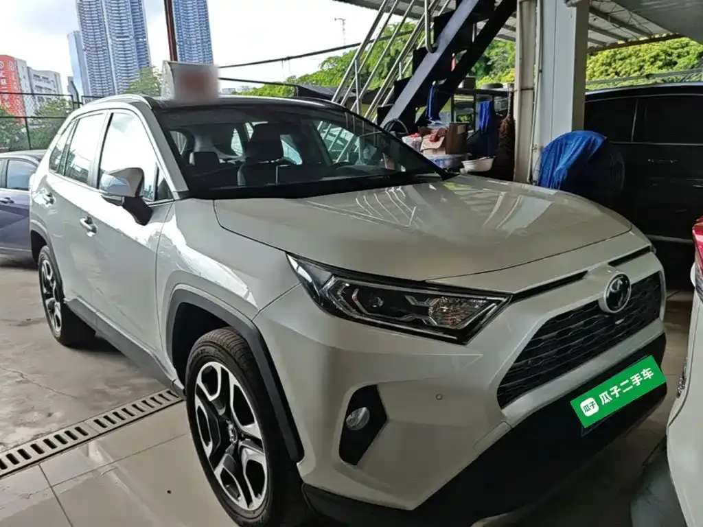 Toyota RAV4 — фото 6